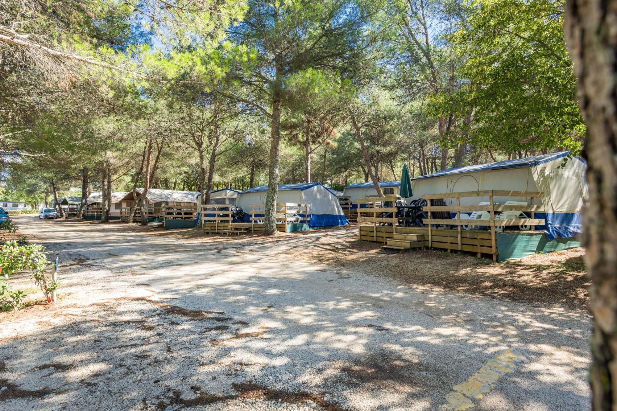 Easyatent Bungalow Tent Lanterna Červar-Porat Habitación foto