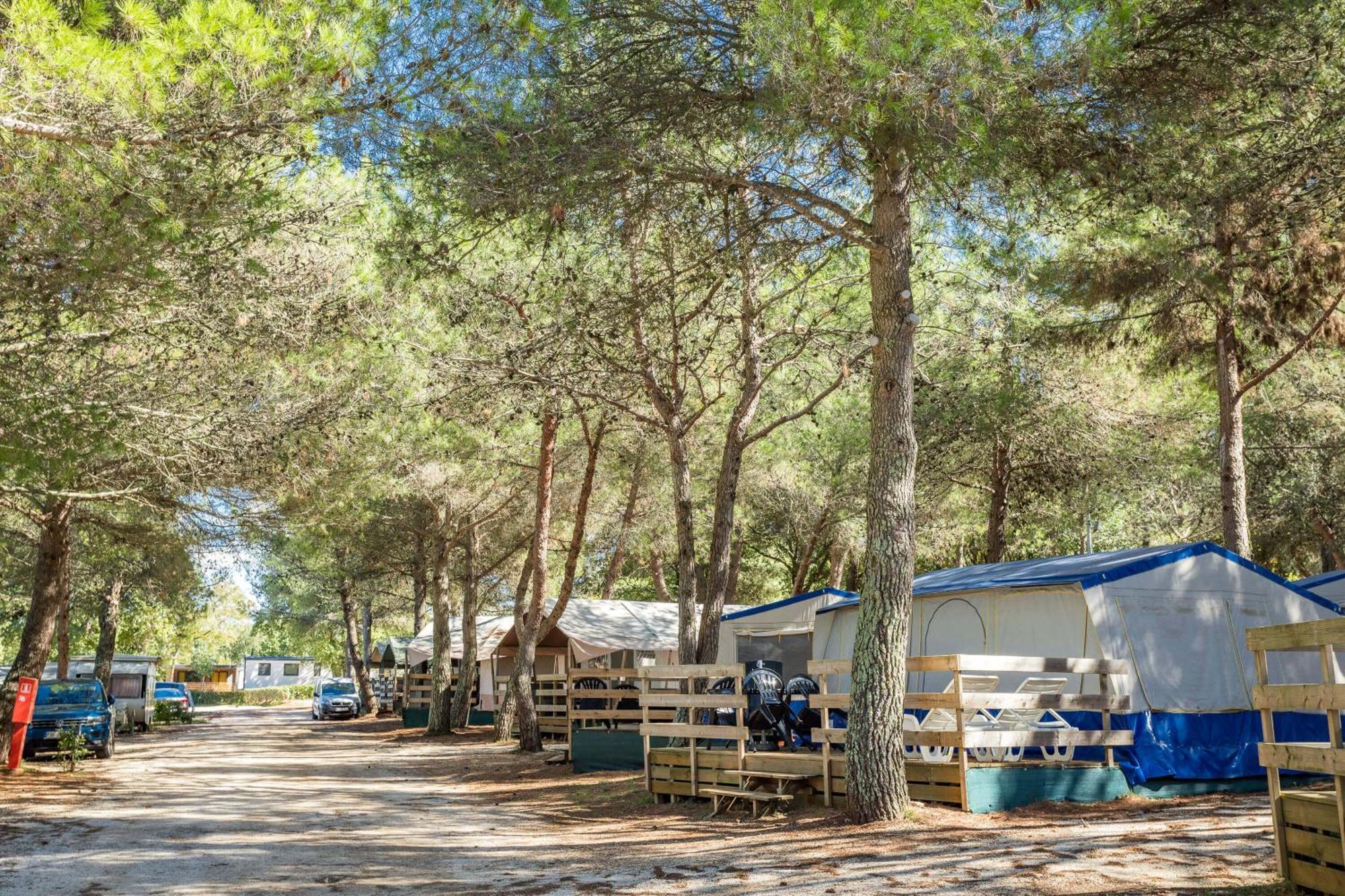 Easyatent Bungalow Tent Lanterna Červar-Porat Habitación foto